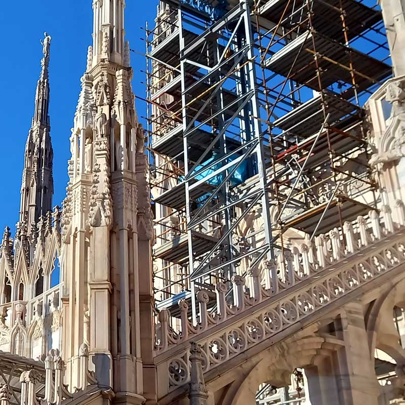 Lešení pro restaurování milánské katedrály (Milán, Itálie)