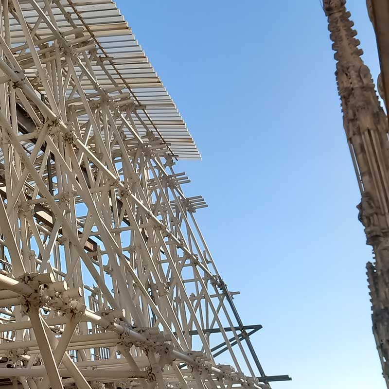Lešení pro restaurování milánské katedrály (Milán, Itálie)