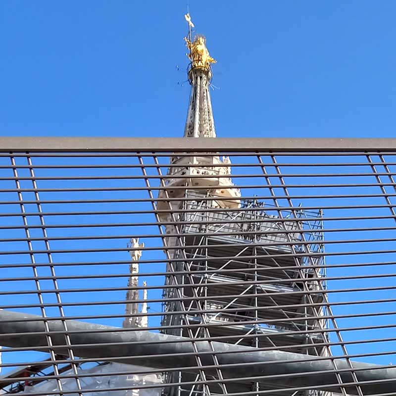 Скеле за реставрацията на Миланската катедрала (Милано, Италия)
