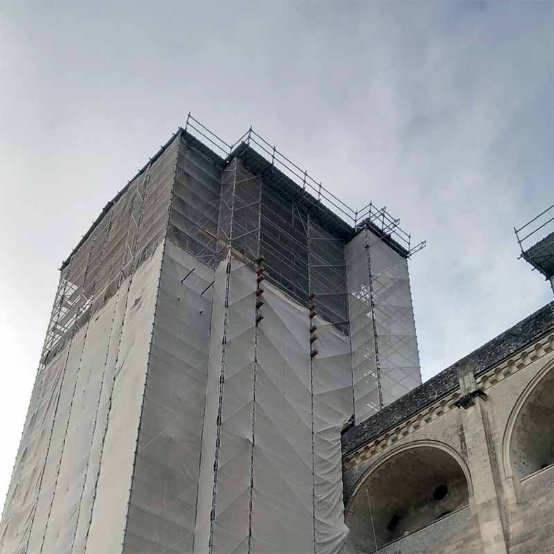 Château d'Amboise (Amboizas, Prancūzija): pastoliai, dengiantys Leonardo da Vinčio kapavietę, kurios šiuo metu negalima aplankyti dėl renovacijos darbų.