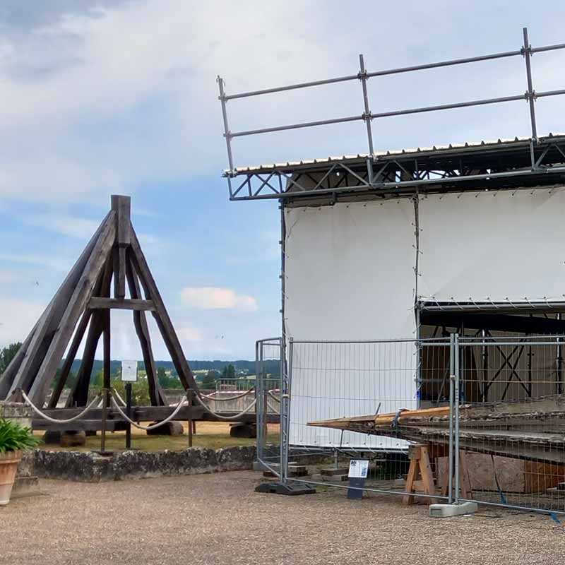 Château d'Amboise (Amboise, France): temporary building site structure to protect parts of Leonardo Da Vinci's tomb, currently under renovation, from the weather.