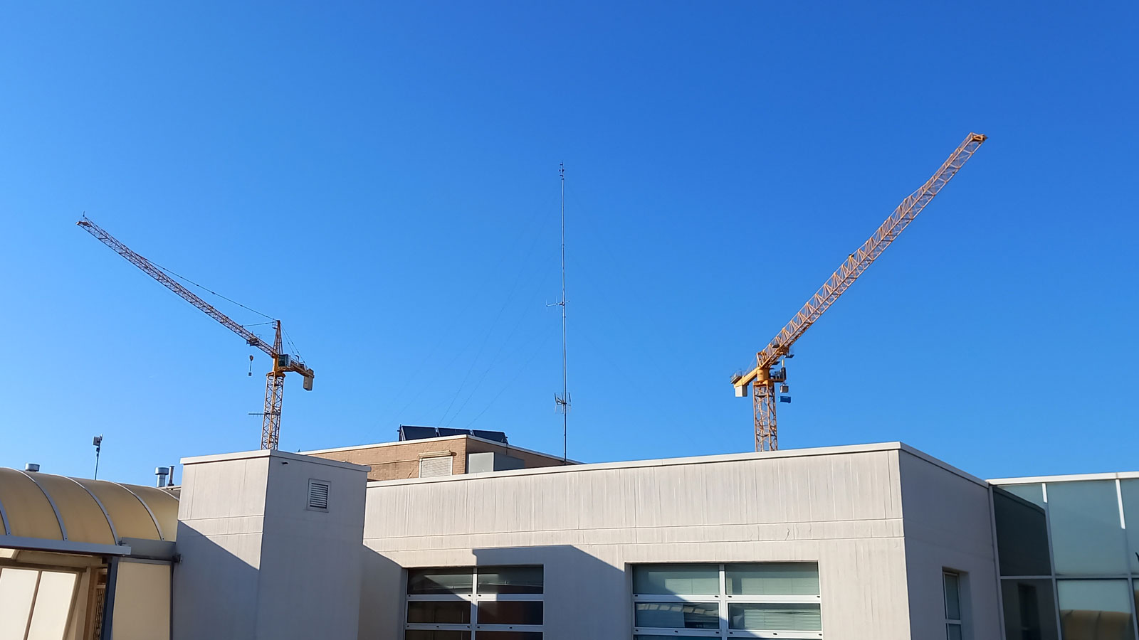 "我们想修补屋顶...我们改变了欧洲的建材市场"。