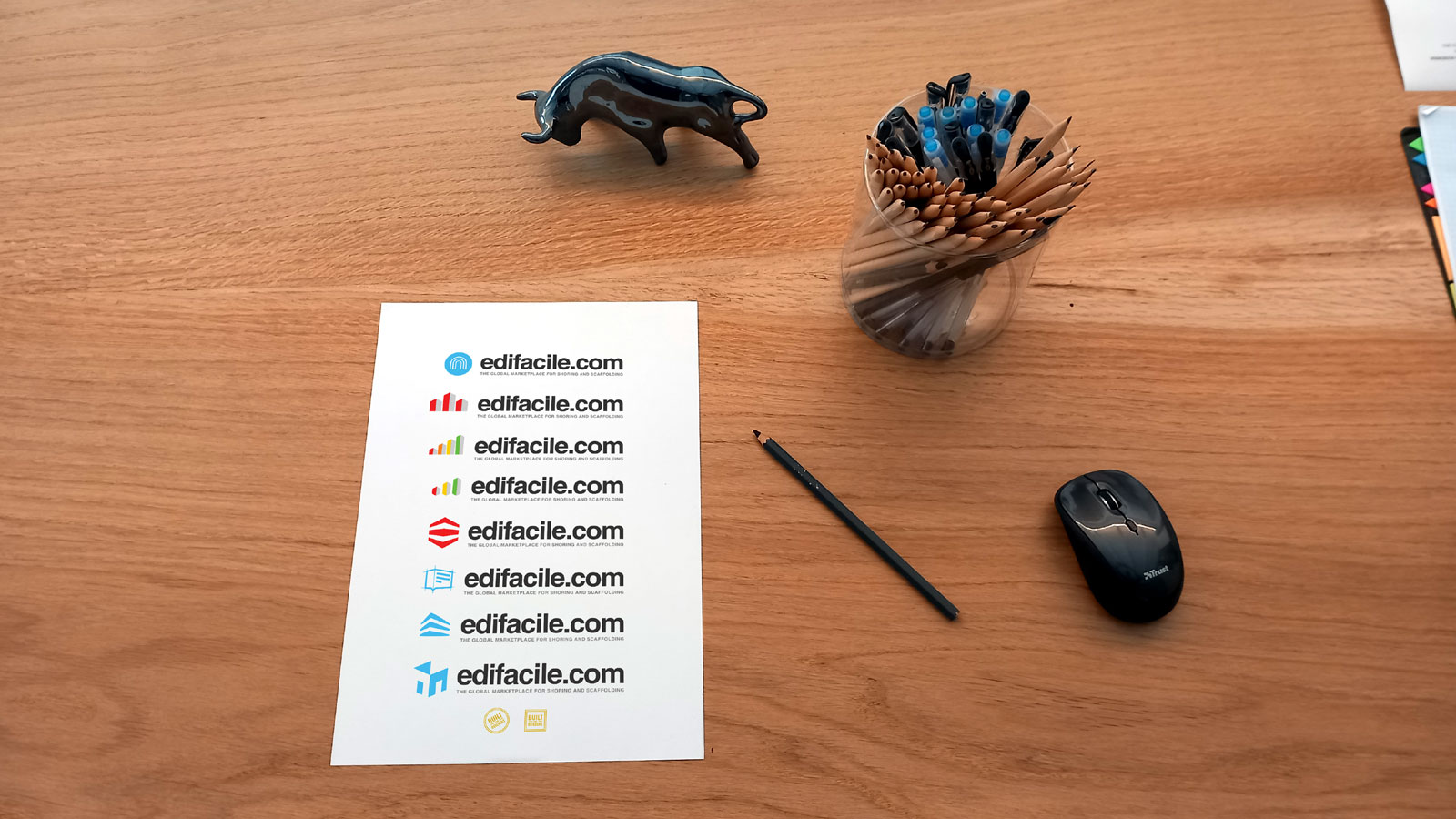 Първоначалните проекти на логото на Edifacile