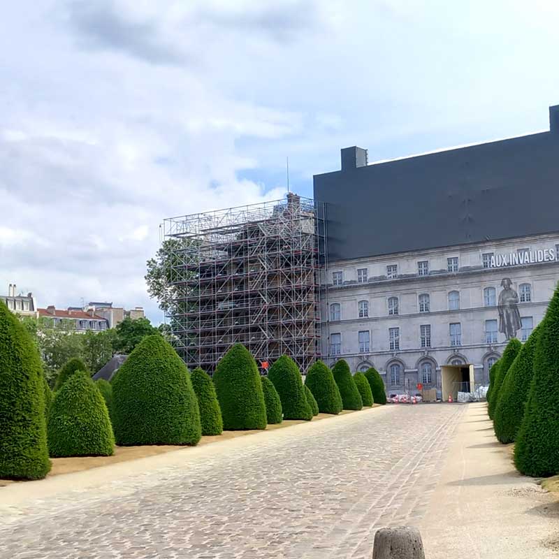Scaffolding for the restoration of the Hôtel des Invalides & Musée de l'Armée (Paris, France)