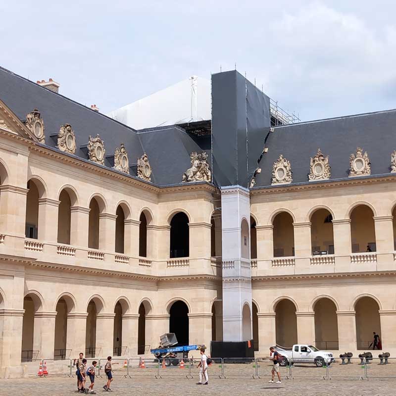 Scaffolding for the restoration of the Hôtel des Invalides & Musée de l'Armée (Paris, France)