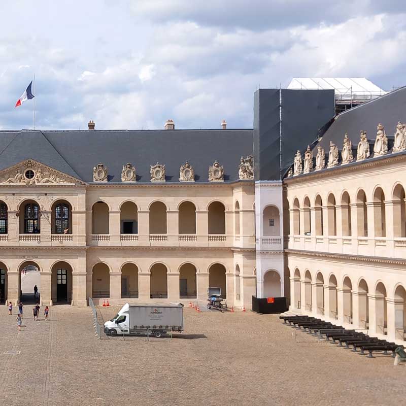 Lešení pro restaurování Hôtel des Invalides & Musée de l'Armée (Paříž, Francie)