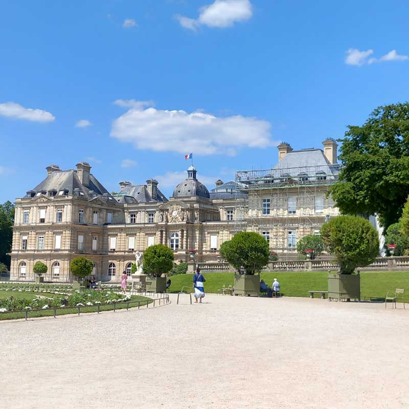 Lešení pro obnovu Lucemburského paláce (Paříž, Francie)