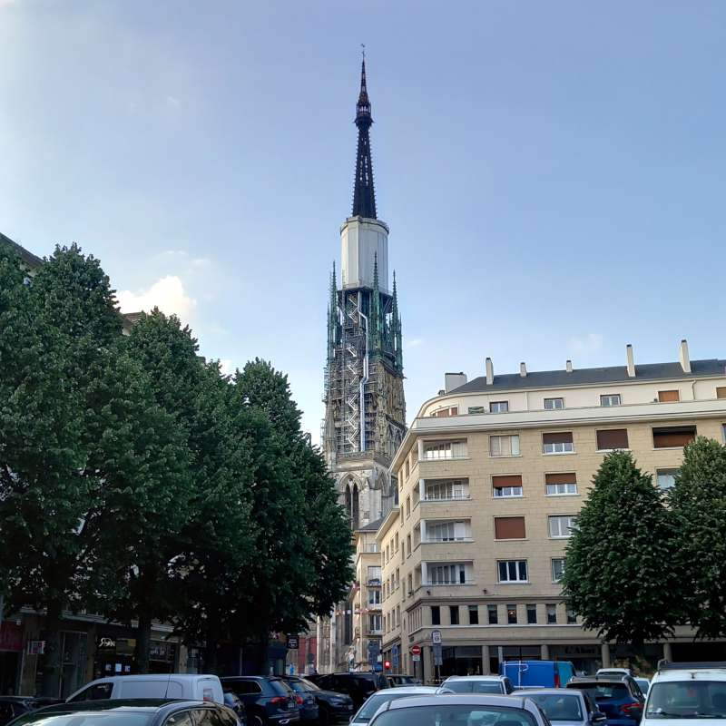 Rouen (Francie): lešení pro obnovu katedrály Notre-Dame (Cathédrale Métropolitaine Primatiale Notre-Dame)