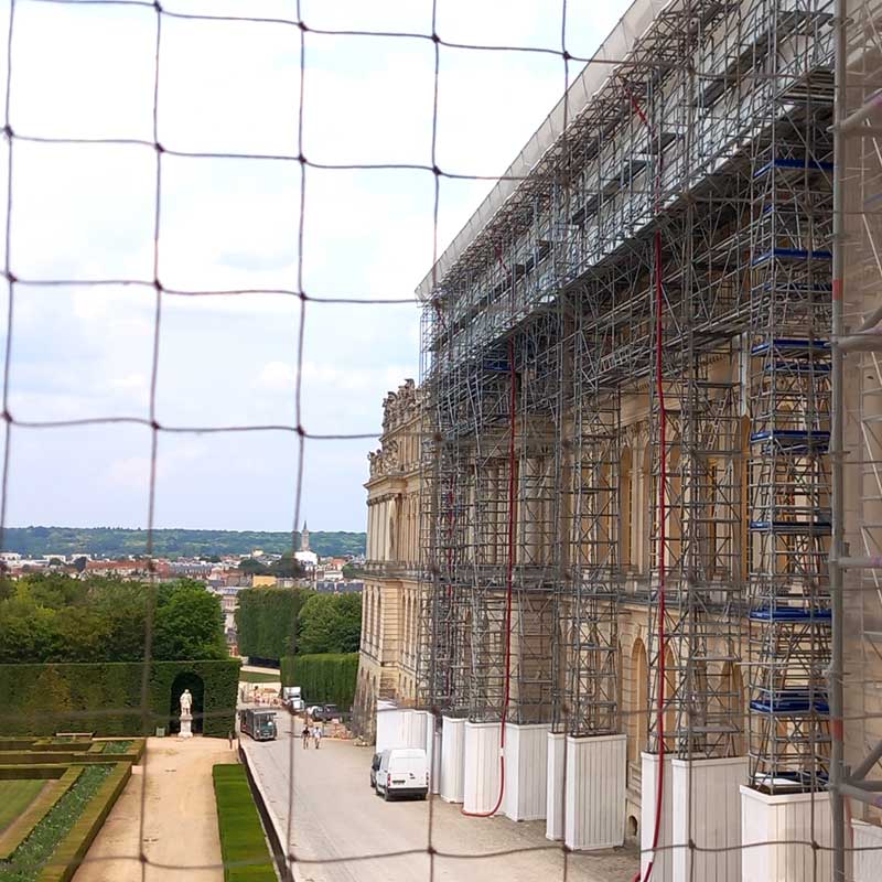 Скеле за реставрацията на историческия дворец Версай (Версай, Франция)